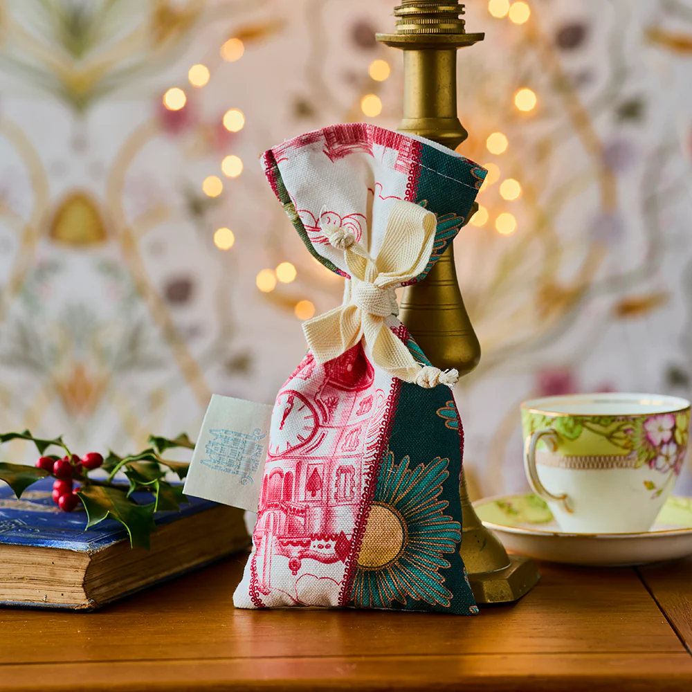 Christmas Wallpaper Museum Lavender Bag