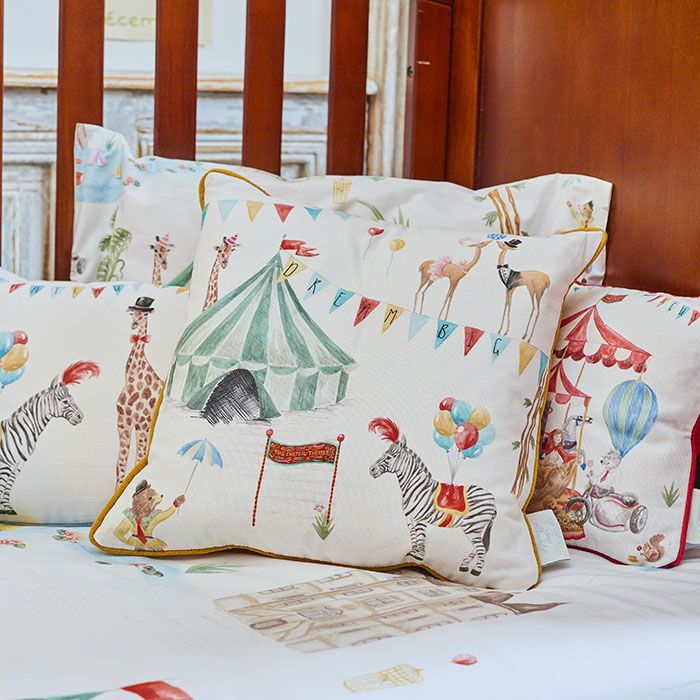 Le Cirque du Chateau Theatre Cushion - Image 2