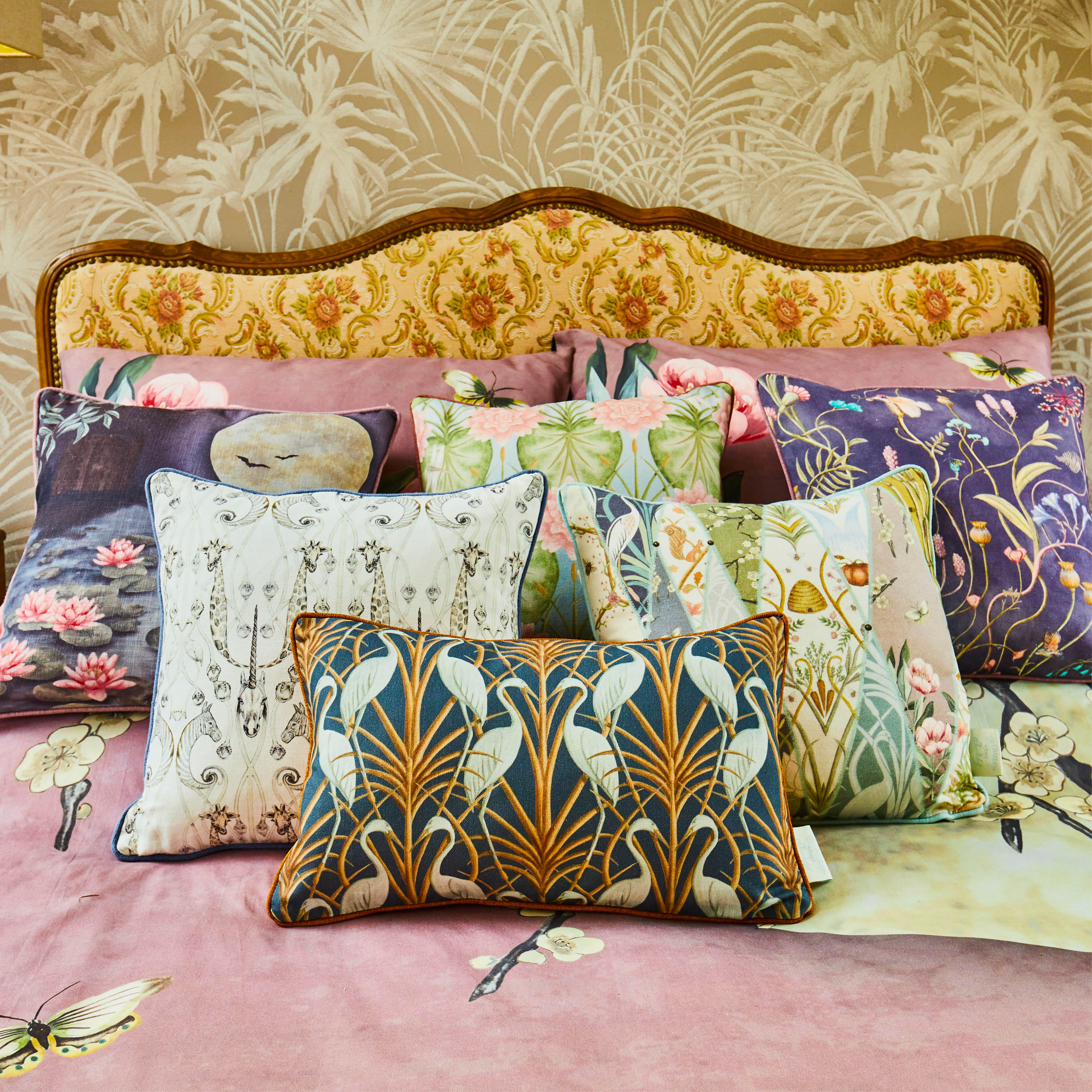 Nouveau Heron Rectangle Cushion - Image 7